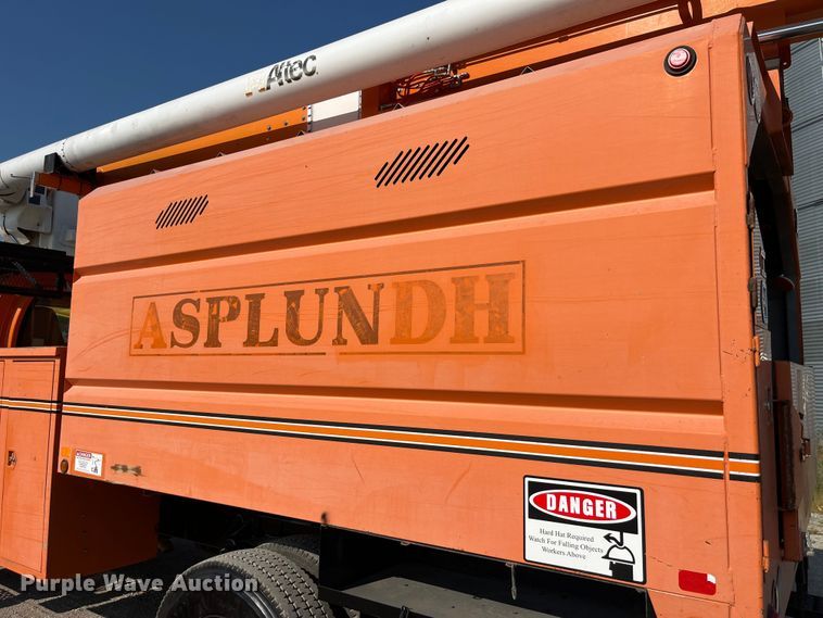 image for item EK8861 2006 GMC C7500 forestry bucket truck