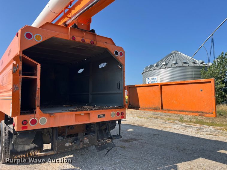 image for item EK8861 2006 GMC C7500 forestry bucket truck