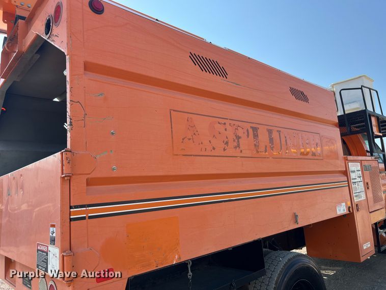 image for item EK8861 2006 GMC C7500 forestry bucket truck