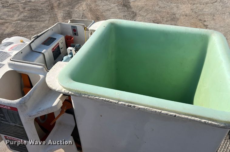 image for item EK8861 2006 GMC C7500 forestry bucket truck