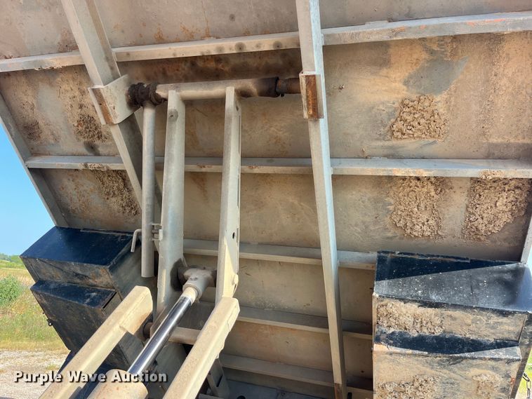 image for item EK8861 2006 GMC C7500 forestry bucket truck