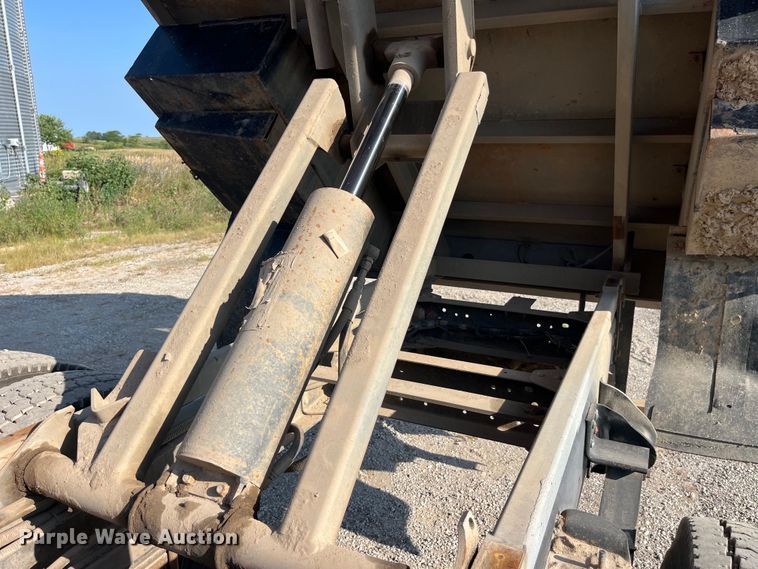 image for item EK8861 2006 GMC C7500 forestry bucket truck