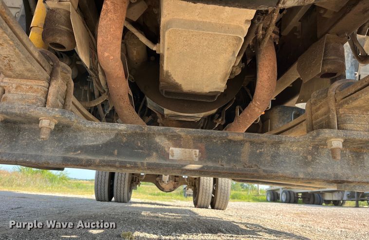 image for item EK8861 2006 GMC C7500 forestry bucket truck