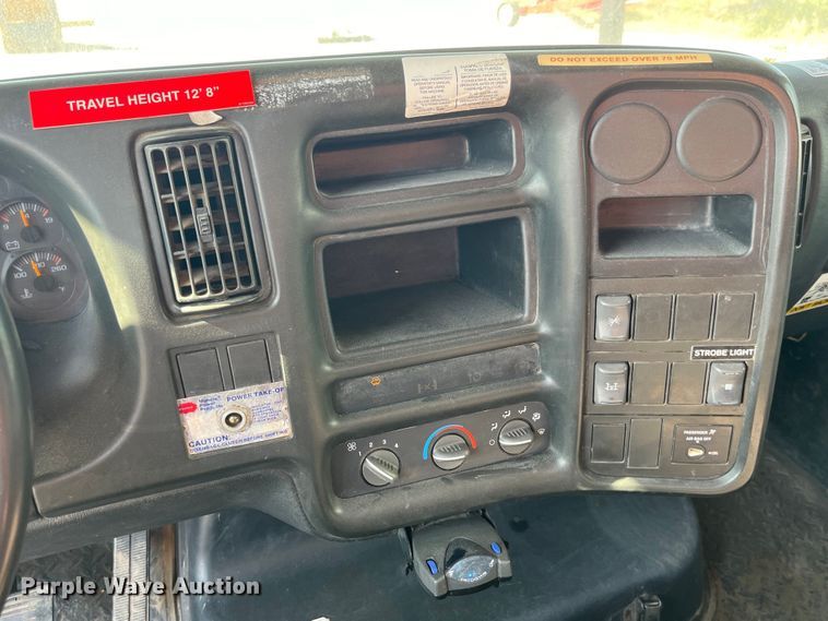 image for item EK8861 2006 GMC C7500 forestry bucket truck