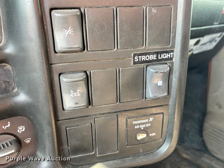 image for item EK8861 2006 GMC C7500 forestry bucket truck