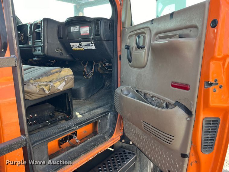 image for item EK8861 2006 GMC C7500 forestry bucket truck