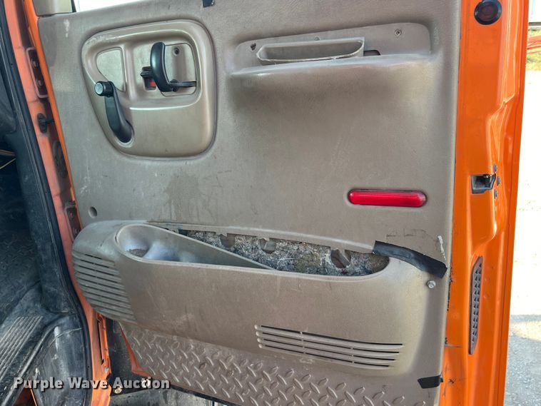 image for item EK8861 2006 GMC C7500 forestry bucket truck