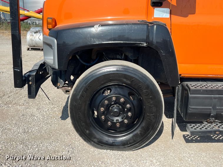 image for item EK8861 2006 GMC C7500 forestry bucket truck