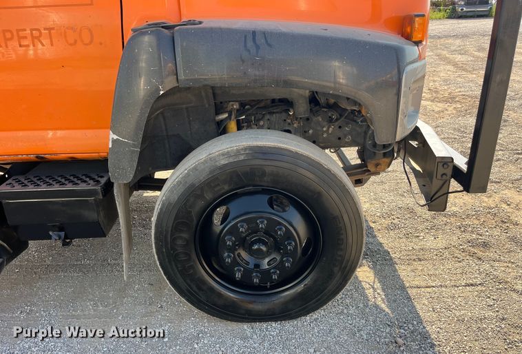 image for item EK8861 2006 GMC C7500 forestry bucket truck