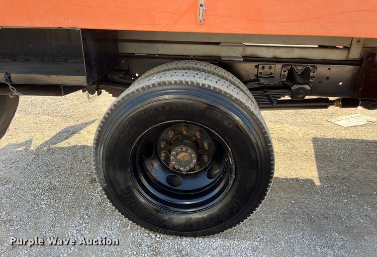 image for item EK8861 2006 GMC C7500 forestry bucket truck