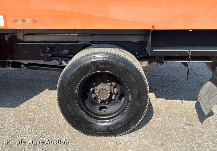 image for item EK8861 2006 GMC C7500 forestry bucket truck