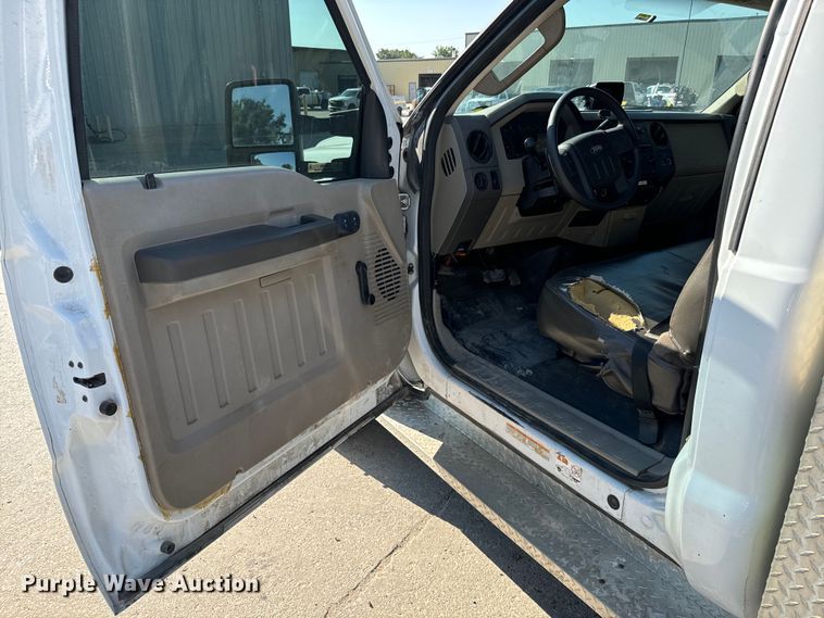 image for item LF9899 2009 Ford F450 Super Duty XL flatbed truck