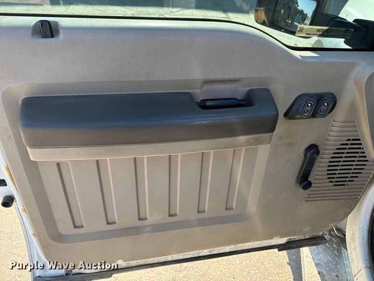 image for item LF9899 2009 Ford F450 Super Duty XL flatbed truck