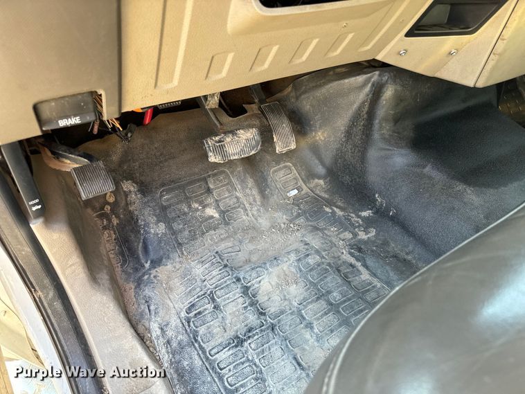 image for item LF9899 2009 Ford F450 Super Duty XL flatbed truck