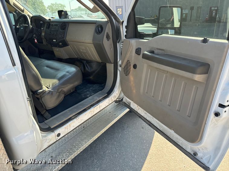 image for item LF9899 2009 Ford F450 Super Duty XL flatbed truck