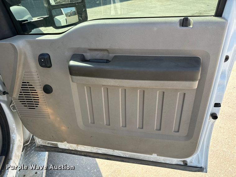 image for item LF9899 2009 Ford F450 Super Duty XL flatbed truck