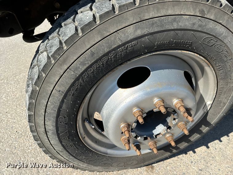 image for item LF9899 2009 Ford F450 Super Duty XL flatbed truck