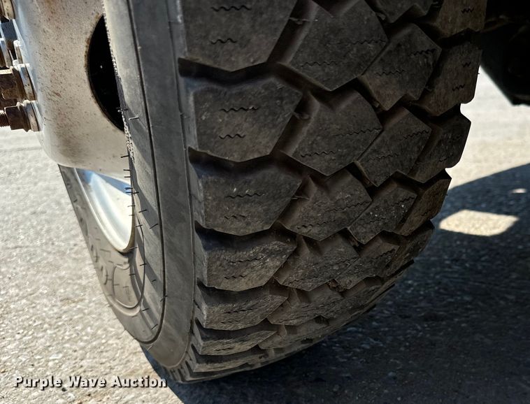 image for item LF9899 2009 Ford F450 Super Duty XL flatbed truck