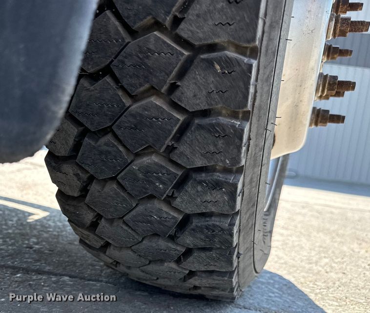 image for item LF9899 2009 Ford F450 Super Duty XL flatbed truck