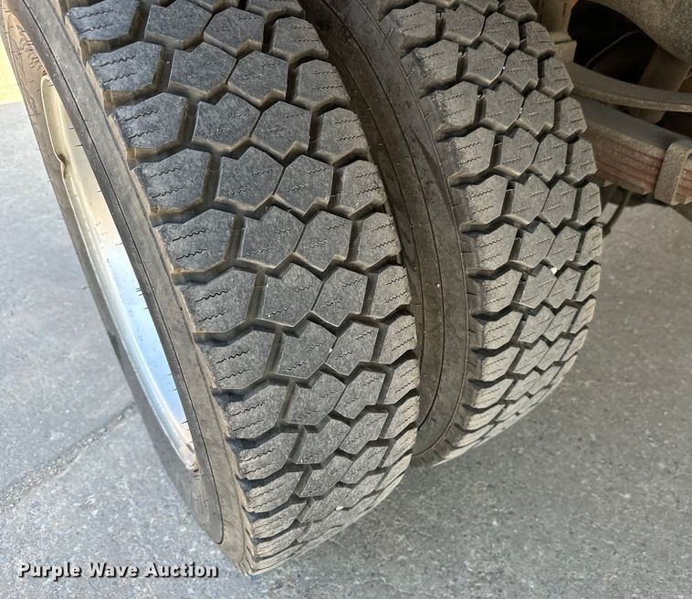 image for item LF9899 2009 Ford F450 Super Duty XL flatbed truck