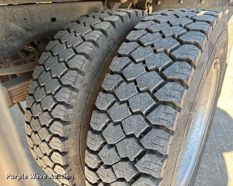 image for item LF9899 2009 Ford F450 Super Duty XL flatbed truck