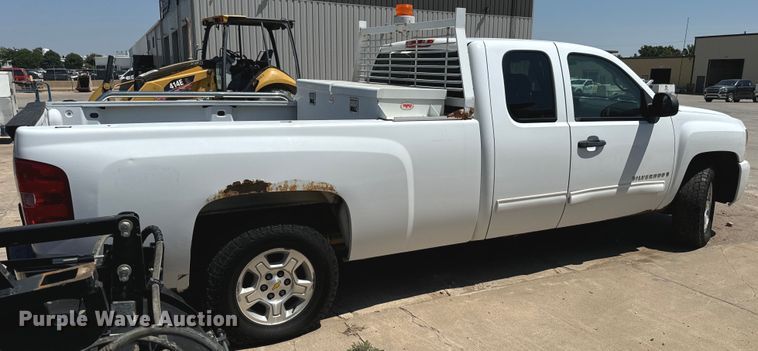 image for item LF9901 2009 Chevrolet  Silverado 1500 Ext. Cab pickup truck