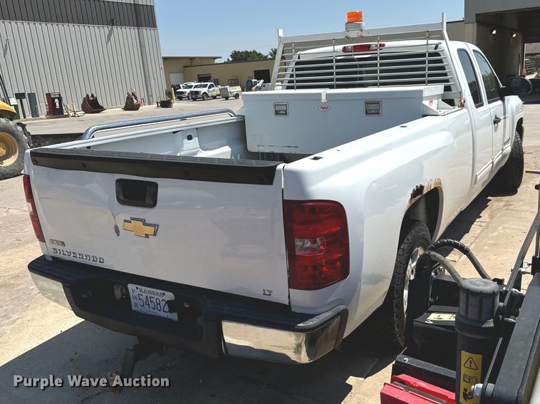 image for item LF9901 2009 Chevrolet  Silverado 1500 Ext. Cab pickup truck