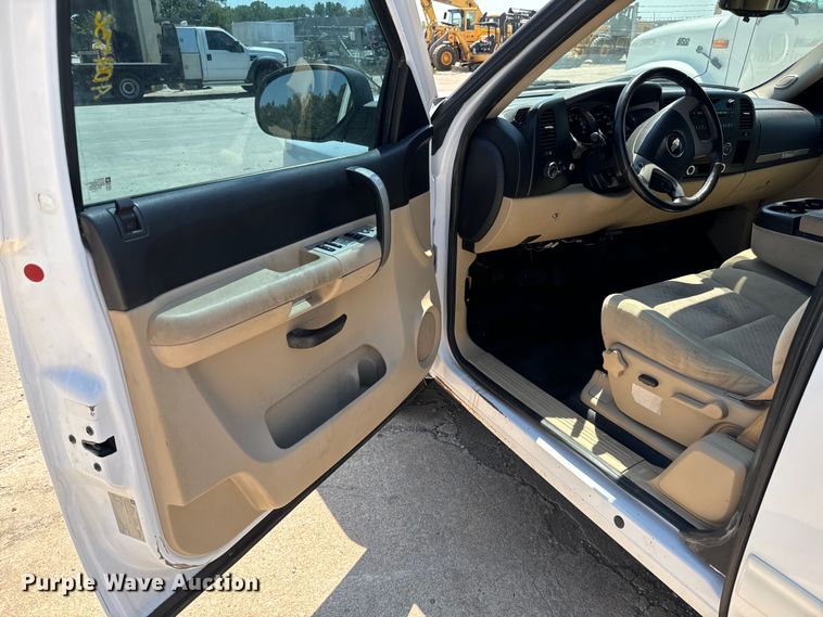 image for item LF9901 2009 Chevrolet  Silverado 1500 Ext. Cab pickup truck