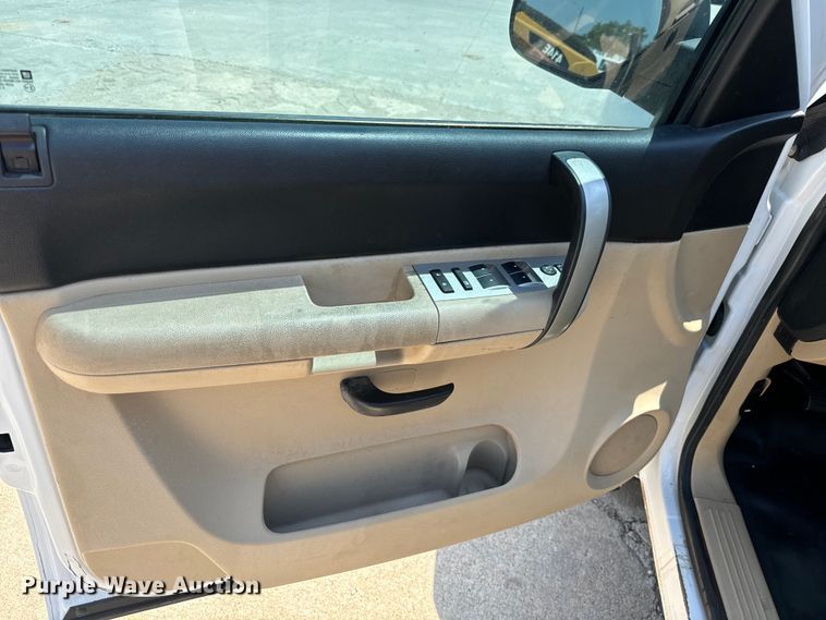 image for item LF9901 2009 Chevrolet  Silverado 1500 Ext. Cab pickup truck