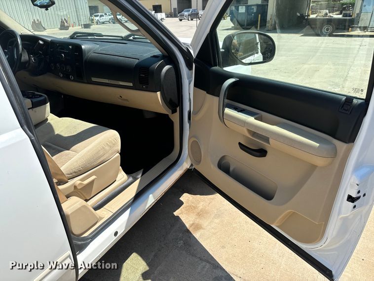 image for item LF9901 2009 Chevrolet  Silverado 1500 Ext. Cab pickup truck