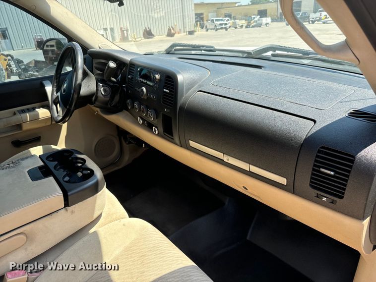 image for item LF9901 2009 Chevrolet  Silverado 1500 Ext. Cab pickup truck