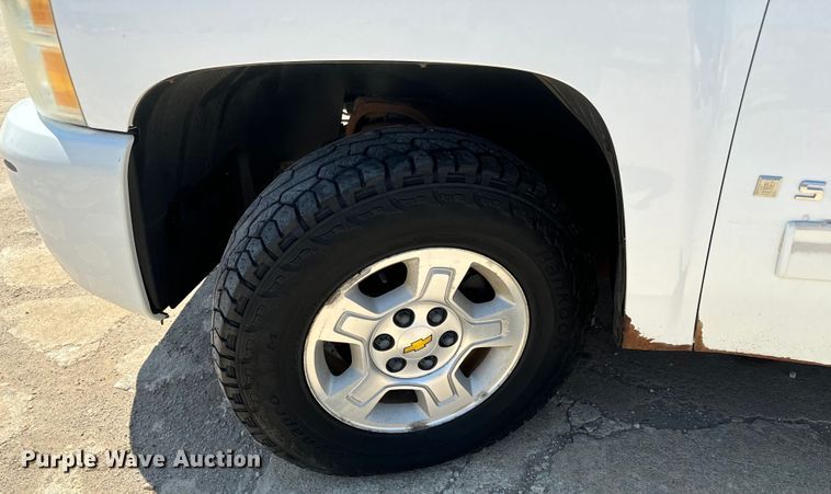 image for item LF9901 2009 Chevrolet  Silverado 1500 Ext. Cab pickup truck