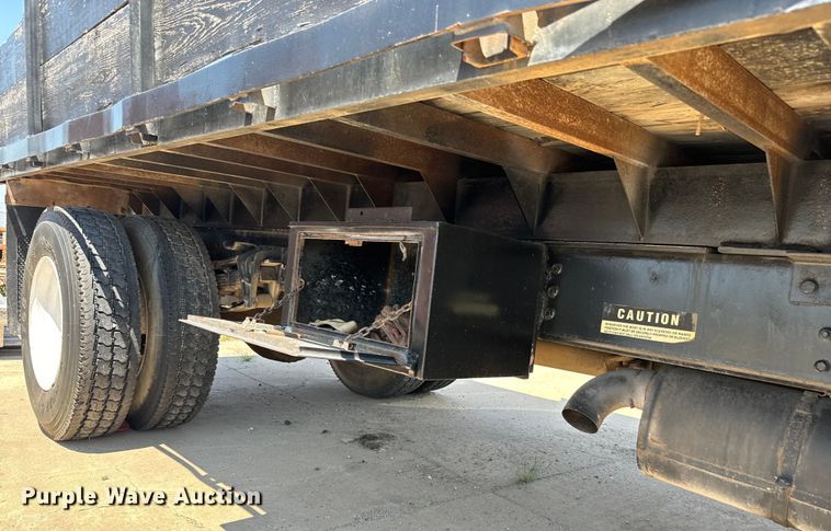 image for item LF9902 1997 International  4700 dump flatbed truck