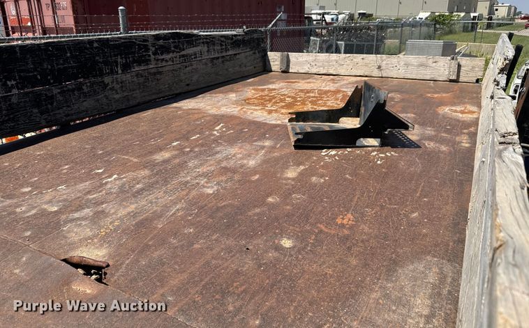 image for item LF9902 1997 International  4700 dump flatbed truck