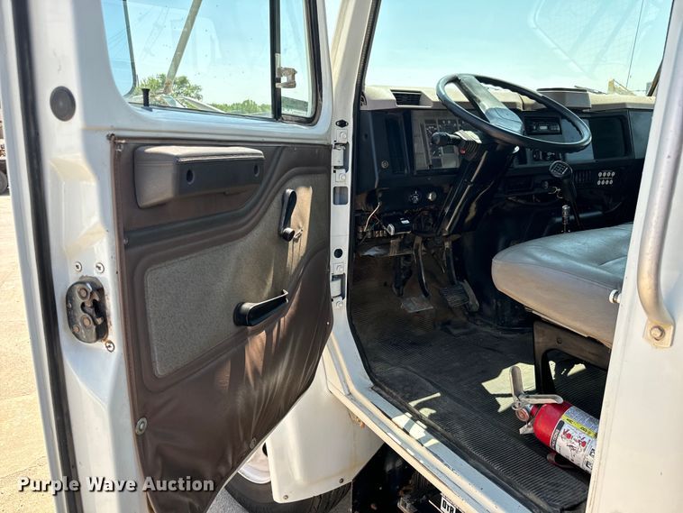 image for item LF9902 1997 International  4700 dump flatbed truck