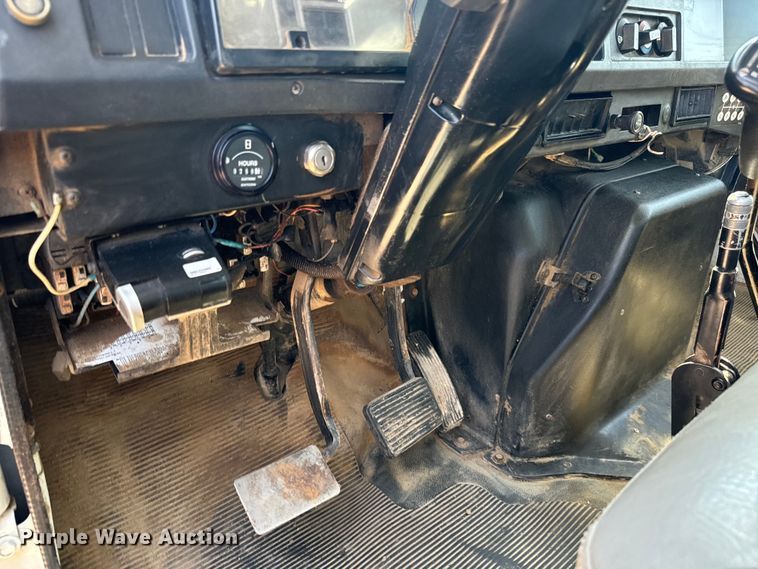 image for item LF9902 1997 International  4700 dump flatbed truck