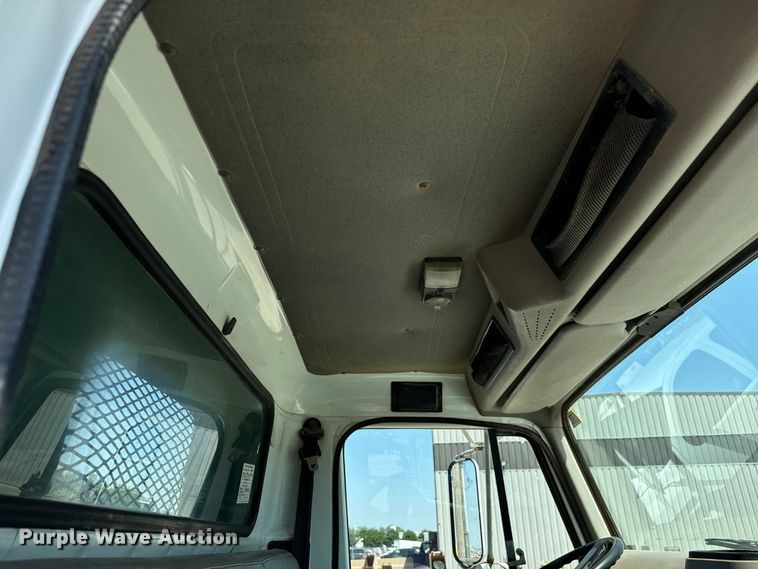 image for item LF9902 1997 International  4700 dump flatbed truck