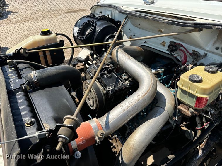 image for item LF9902 1997 International  4700 dump flatbed truck