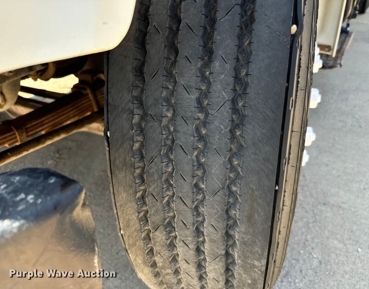 image for item LF9902 1997 International  4700 dump flatbed truck