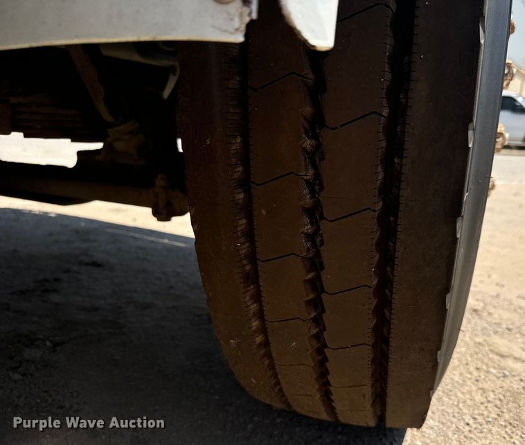 image for item LF9902 1997 International  4700 dump flatbed truck