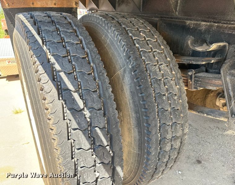 image for item LF9902 1997 International  4700 dump flatbed truck