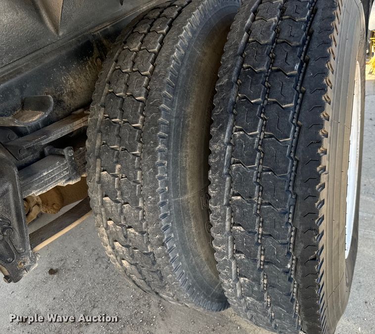 image for item LF9902 1997 International  4700 dump flatbed truck