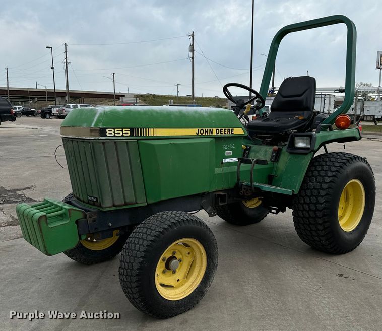 image for item LF9951 1987 John Deere 855 tractor