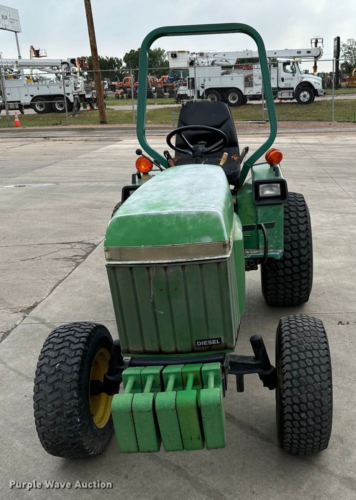 image for item LF9951 1987 John Deere 855 tractor