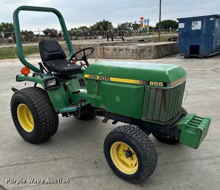 image for item LF9951 1987 John Deere 855 tractor