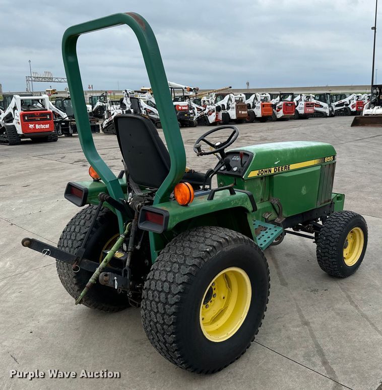 image for item LF9951 1987 John Deere 855 tractor