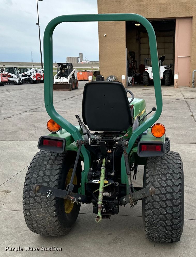 image for item LF9951 1987 John Deere 855 tractor