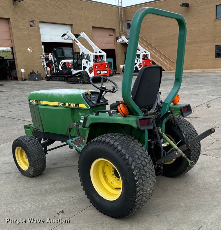 image for item LF9951 1987 John Deere 855 tractor