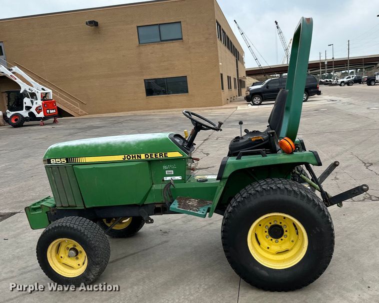 image for item LF9951 1987 John Deere 855 tractor