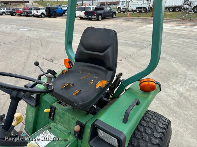 image for item LF9951 1987 John Deere 855 tractor